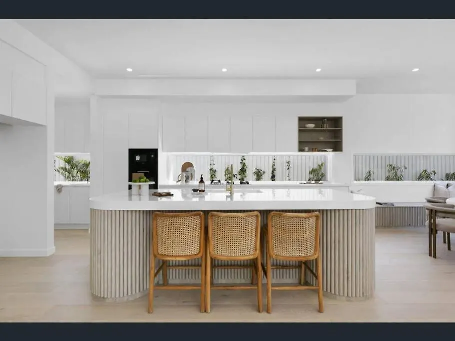 Luxury Mermaid Waters Holiday Home Gold Coast