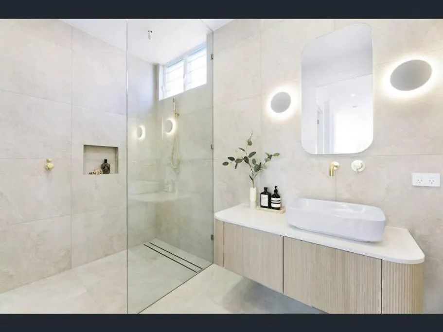 Luxury Mermaid Waters Holiday Home Gold Coast