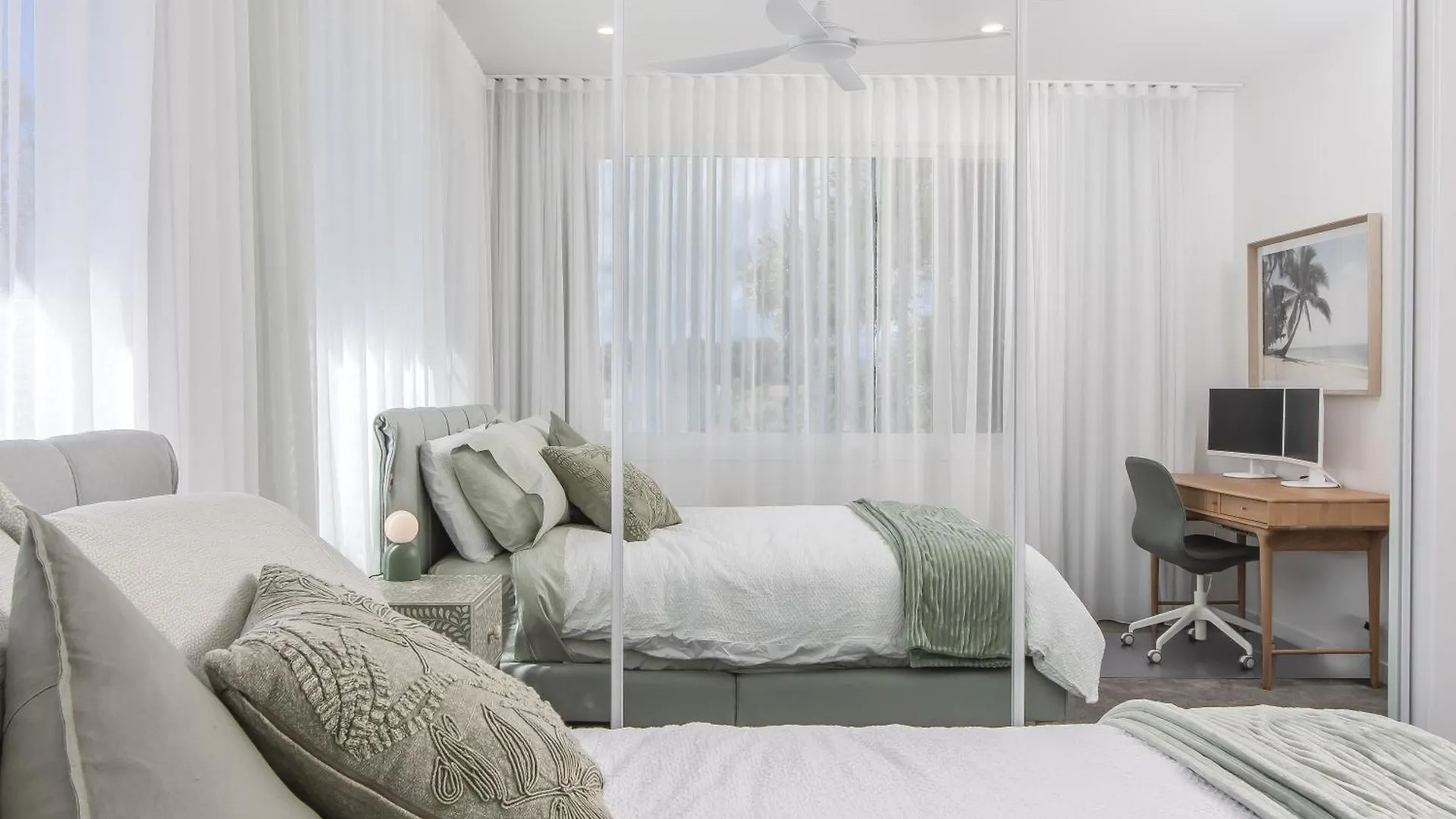 Luxury Mermaid Waters Holiday Home Gold Coast