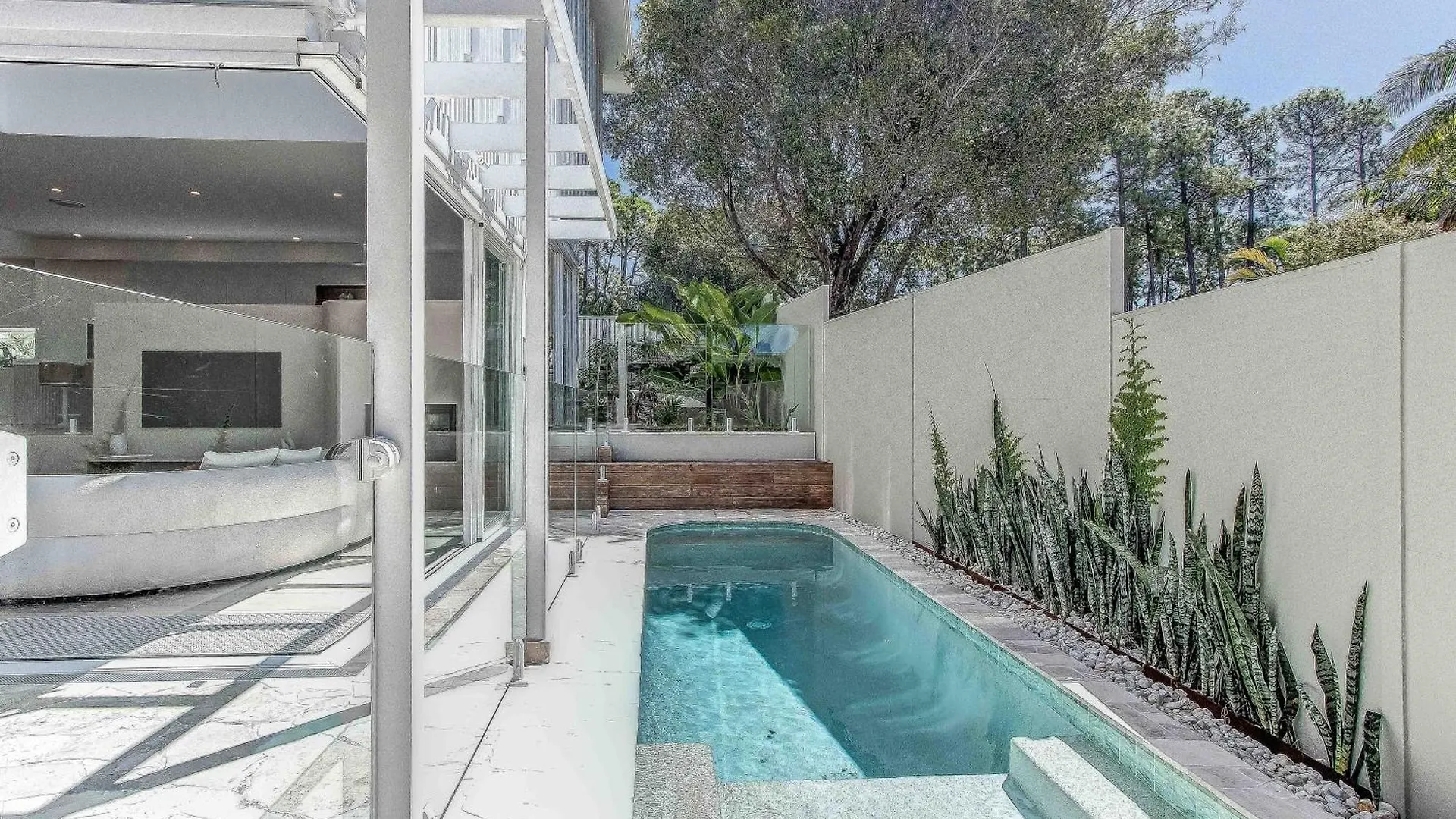 Luxury Mermaid Waters Holiday Home Gold Coast